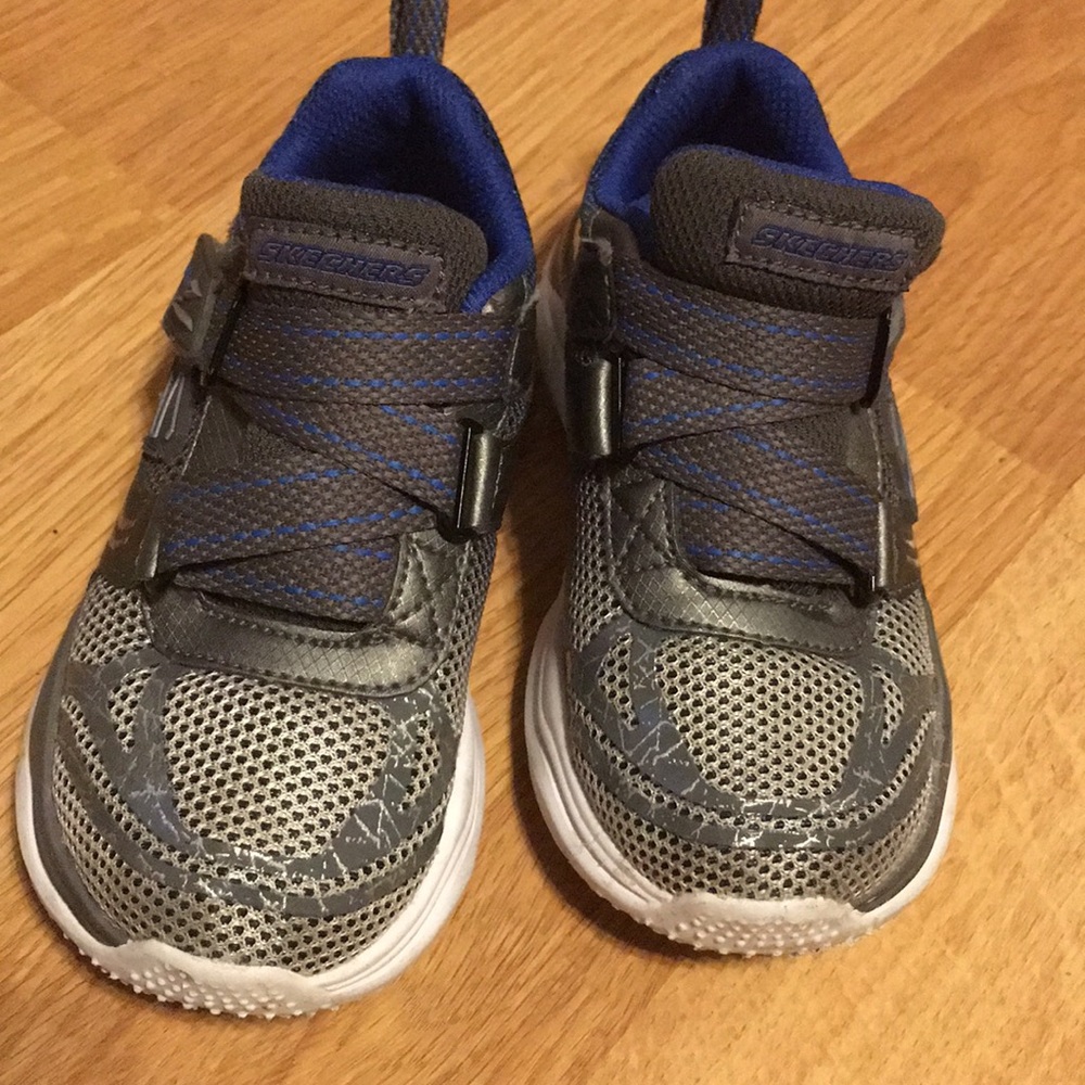 Boys Skechers Tennis Shoes Size 10